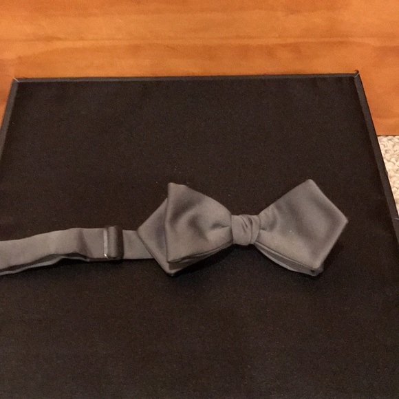 Bow Tie - Picture 3 of 4
